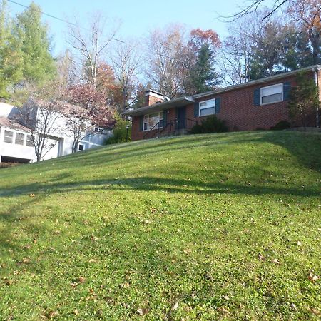 Comfy Room Huntington Exterior photo